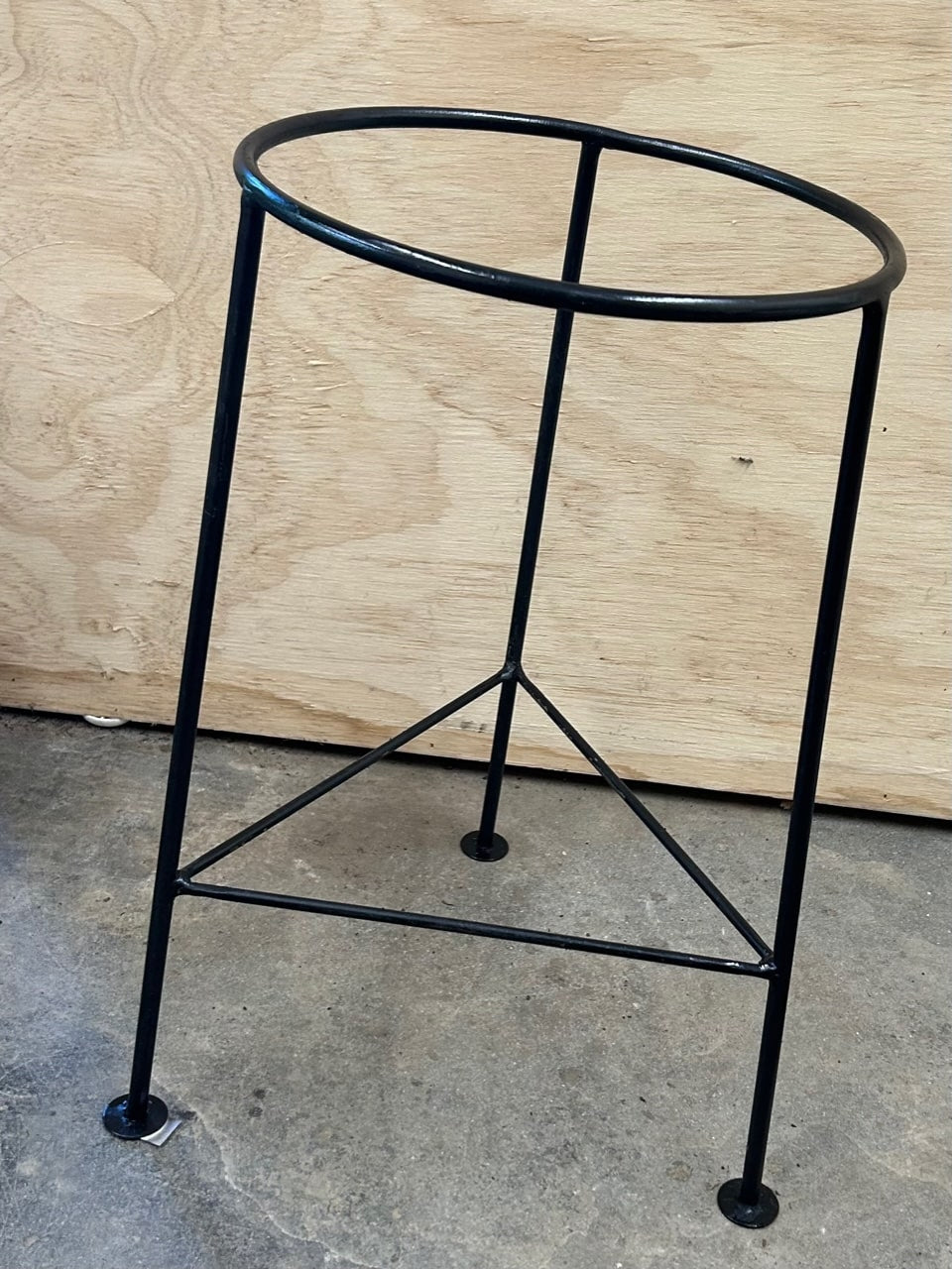 Metal Plant Stand – Plant Material