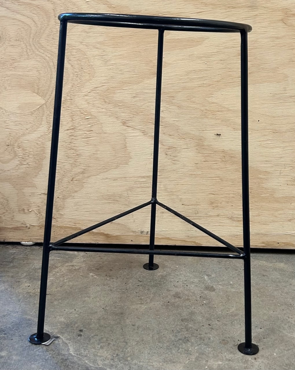 Metal Plant Stand – Plant Material