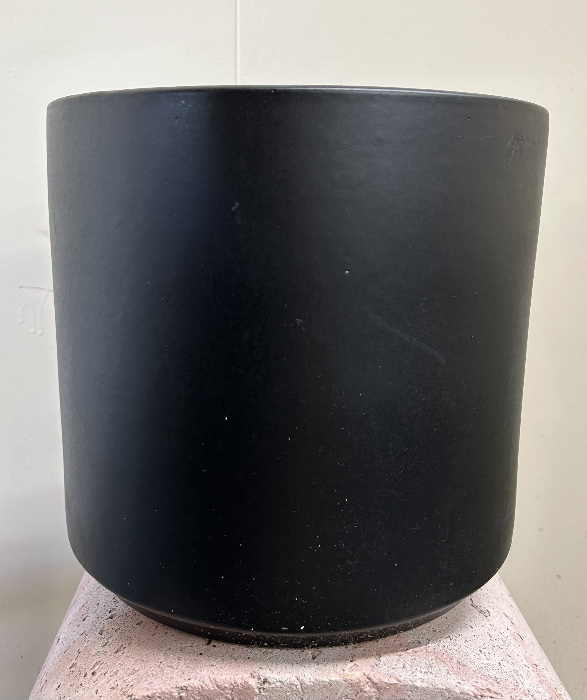 15" Deep Buff Glazed- Matte Black Pot