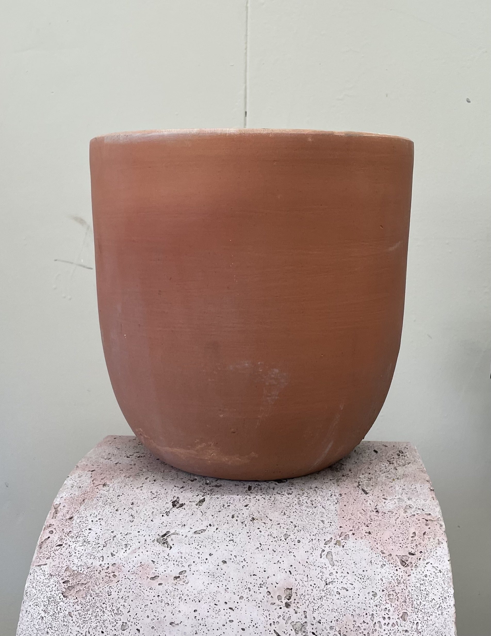 Tuscan Curved Cylinder Pot